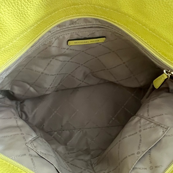 Michael Kors Evie Large Hobo - Picture 9 of 16